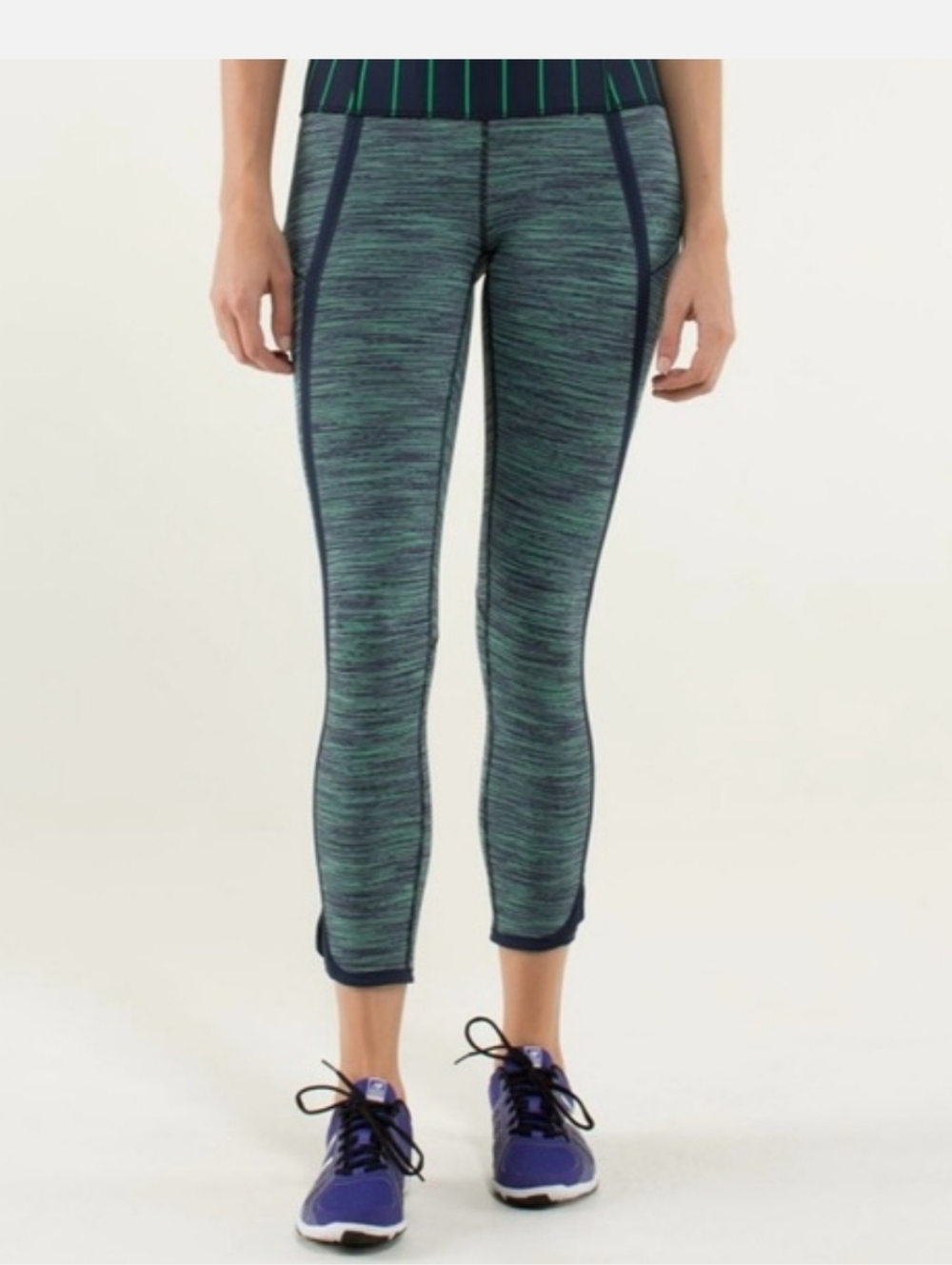 Lululemon Leggings Woman’s Sz 2 Capri Navy Blue W/ Green Stripes Pockets 23" Leg